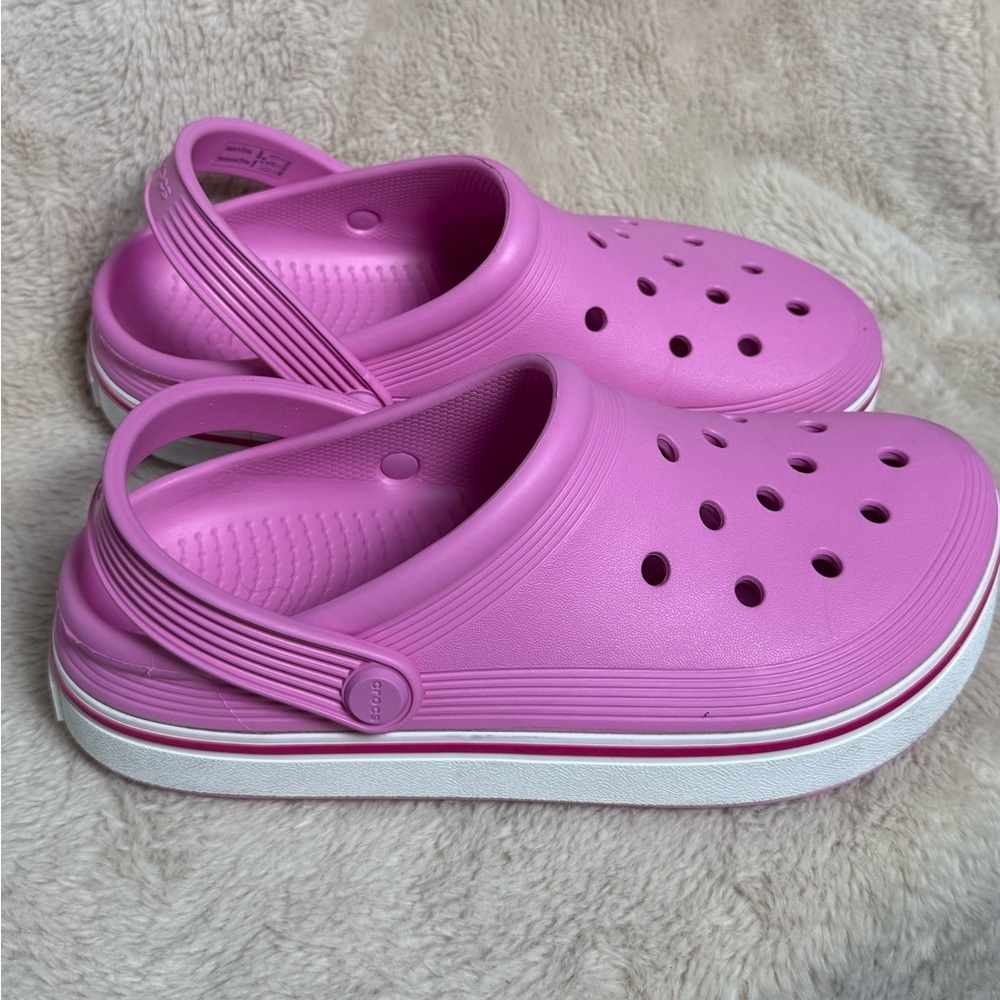 Crocs Off Court Clog Juniors Sz J5 Pink/White GUC